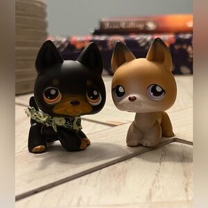 authentic littlest pet shop #92 and #112 - doberman and german shepard
